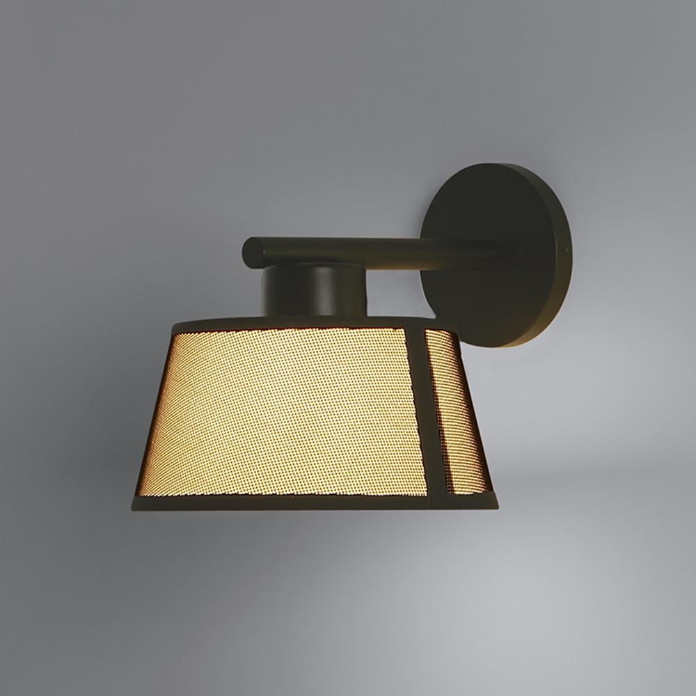Moderne Wandlampe mit beige Stoffschirm