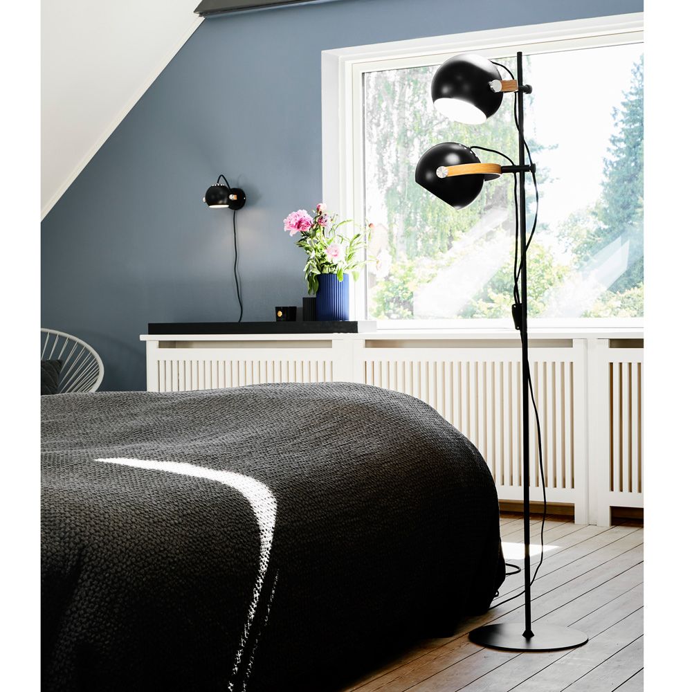 Stehleuchte skandinavisches Design in Schwarz oder Weiß mit Holz 2-fla