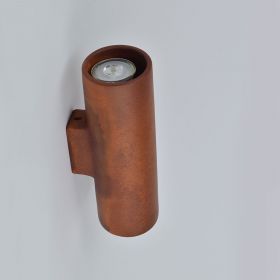 UMA C Cylindrical wall light in rust Wandlampe mit Lichtaustritt nach oben u. unten.