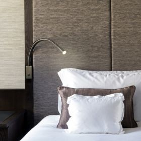 FLEXILED wall light with flexible wall arm leather Flexiled - Hotelzimmer Beleuchtung